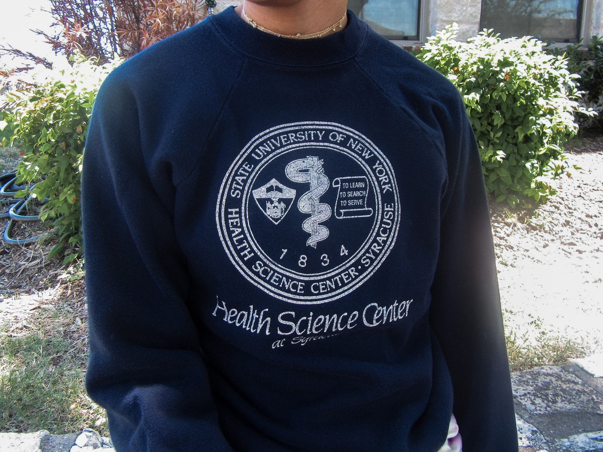 Vintage 80s NYU University Of New York Health Science Center Syracuse Crewneck Sweatshirt T Shirt M Sweatshirt – Soft Feel · High-Quality Print