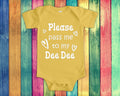 Pass Me To Dee Dee Cute Grandma Baby Bodysuit Tshirt or Toddler Shirt Special Grandmother Gift or Pregnancy Announcement Graphic Tee – Warm & Stylish · Great Gift For Fans