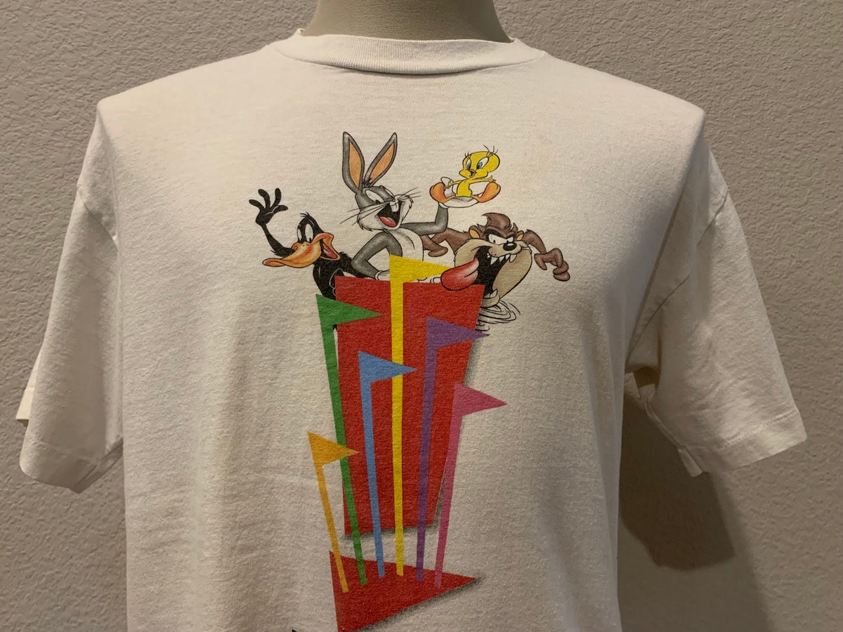 Vintage 9039s Looney Tunes Magic Mountain White T Shirt Size M Graphic Tee – Easygoing Wear · Must-Have Style