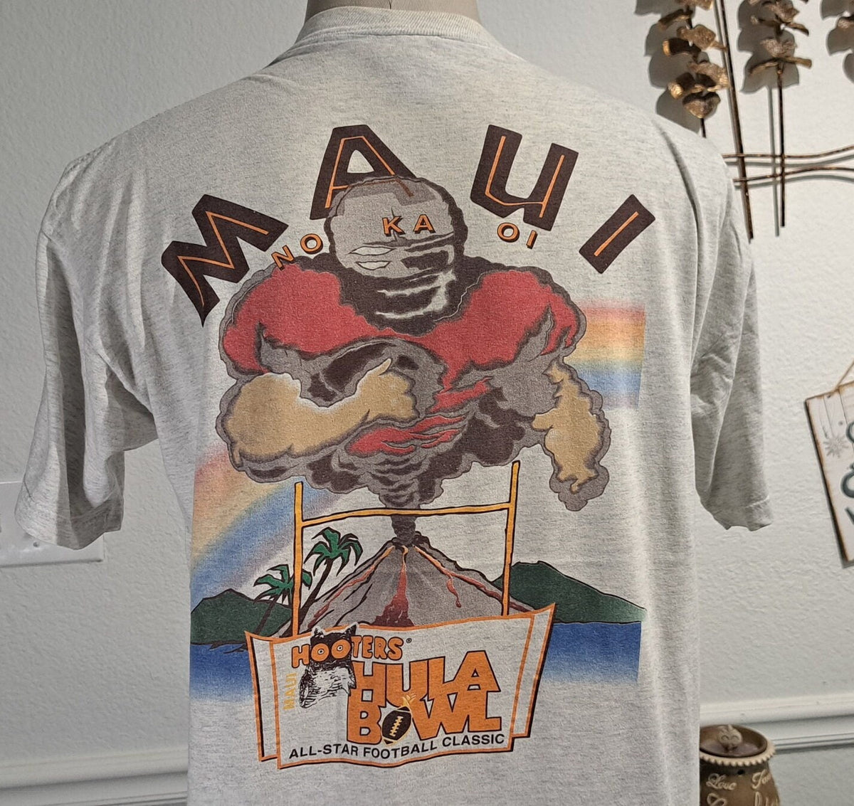 Vintage 90s Maui Hooters Hula Bowl grey Tshirt size XL Graphic Tee – Bold Style · Trending Graphic Apparel