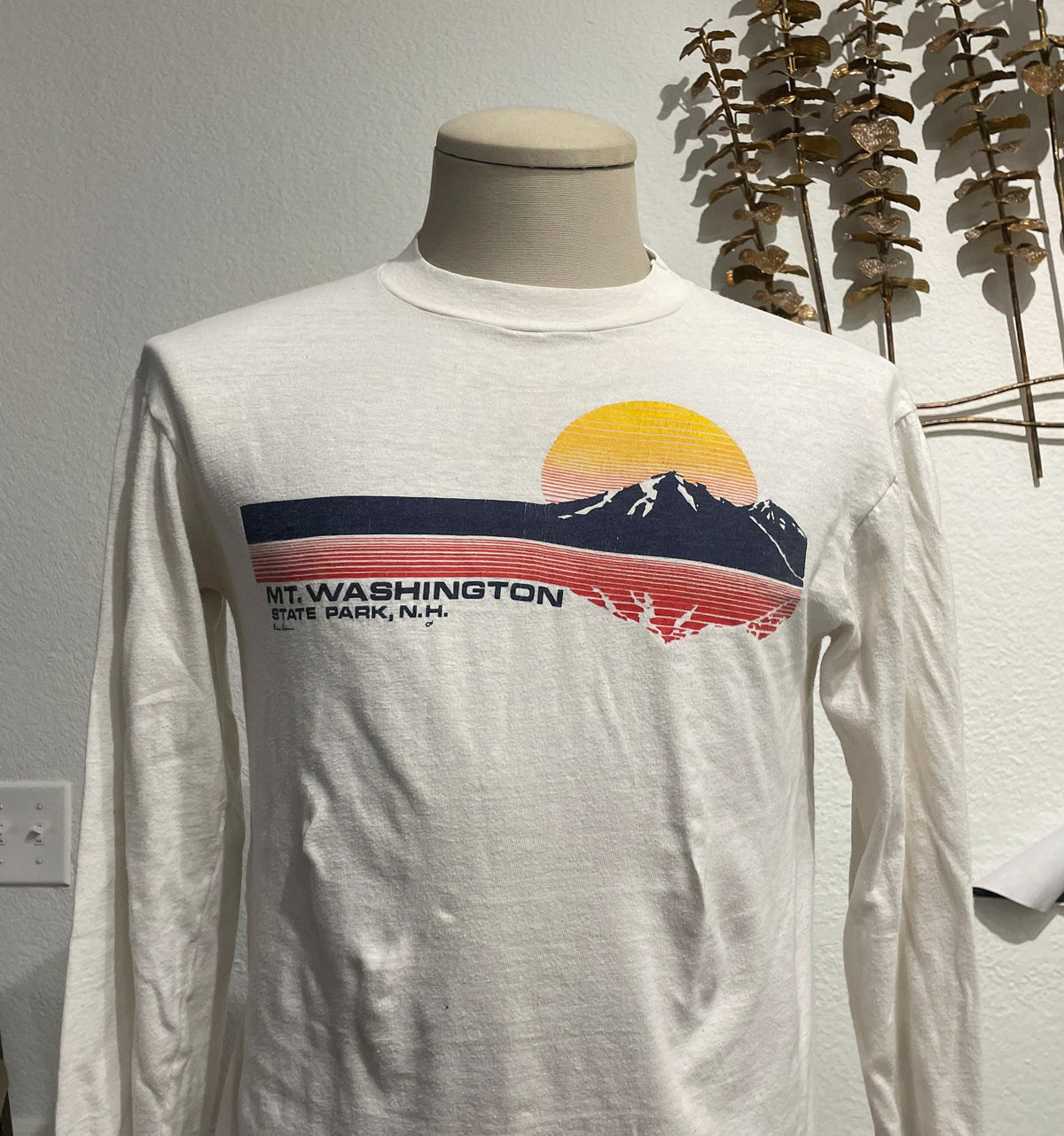 Vintage 80s MT Washington State Park NH white Long sleeve Tshirt size M Graphic Tee – Aesthetic Look · Trending Graphic Apparel