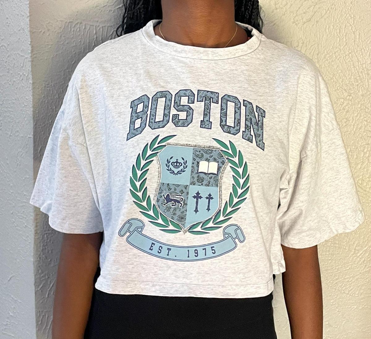 Vintage 90s Boston light grey Croptop T Shirt modeled size L Graphic Tee – Warm & Stylish · High-Quality Print