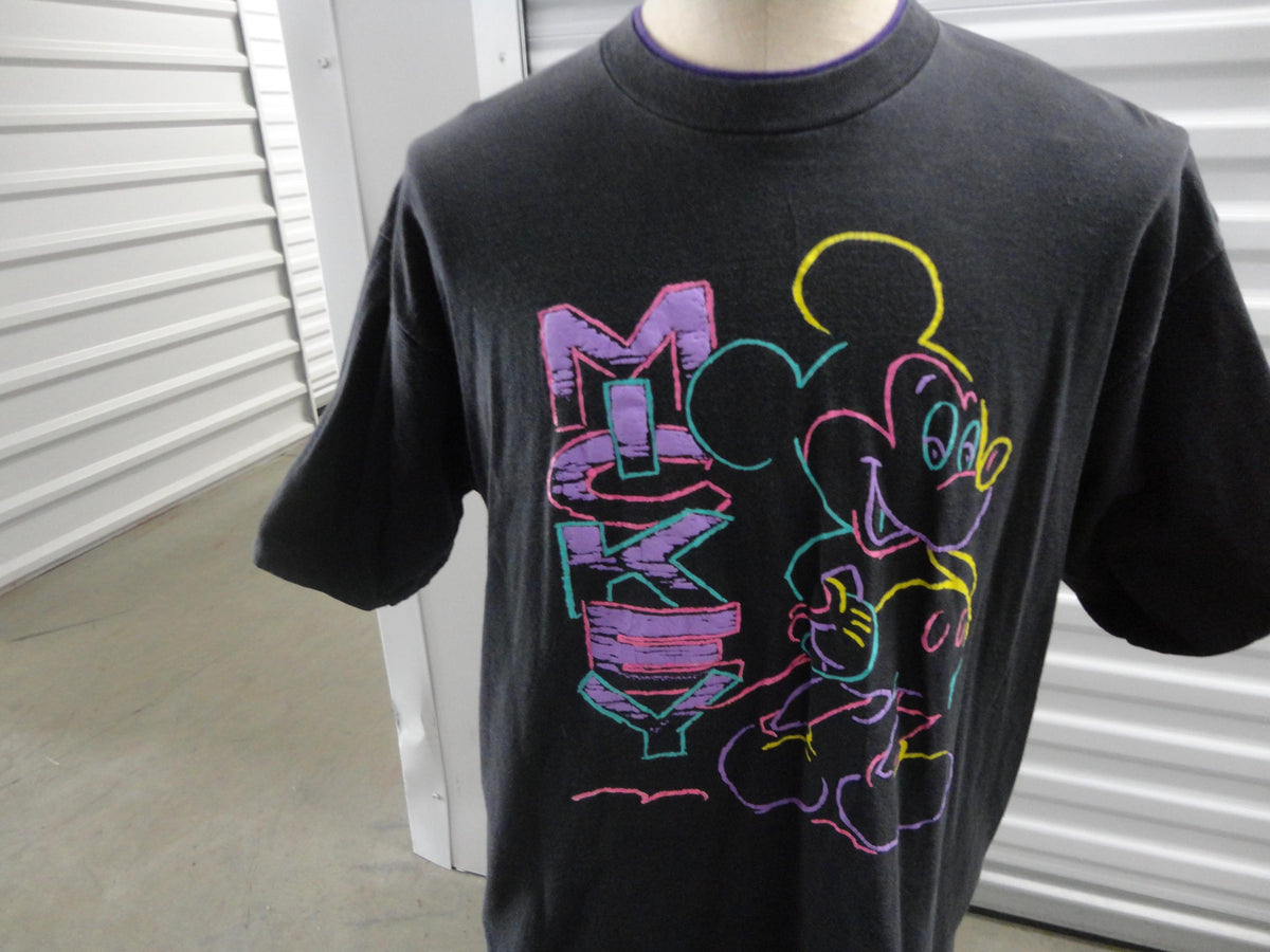 Vintage 9039s Walt Disney Mickey Mouse Black T Shirt L Graphic Tee – Aesthetic Look · Trending Graphic Apparel