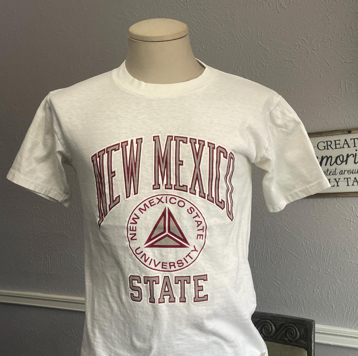 Vintage 80s New Mexico State Lobos University white Tshirt size M Graphic Tee – Warm & Stylish · High-Quality Print