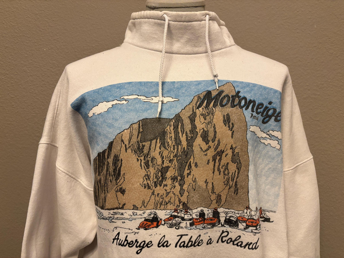 Vintage 80s Motoneige Perc Snow Mobile Mountain Neck Warmer Sweatshirt XXL Sweatshirt – Aesthetic Look · Must-Have Style