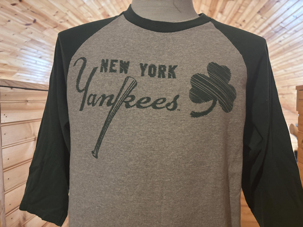 Vintage 2000s New York Yankees MLB Baseball 4Leaf Clover 34 sleeve Tshirt L Graphic Tee – Cozy Vibes · High-Quality Print