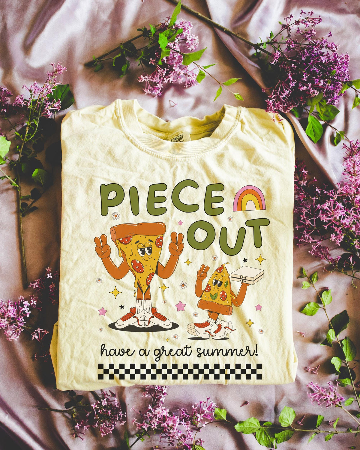 Last Day of School Teacher Tee Shit with Cute Pizza Slices Doing Peace Signs Piece Out Funny Saying End of School TShirt Class Dismissed Graphic Tee – Aesthetic Look · Top Pick For Any Outfit