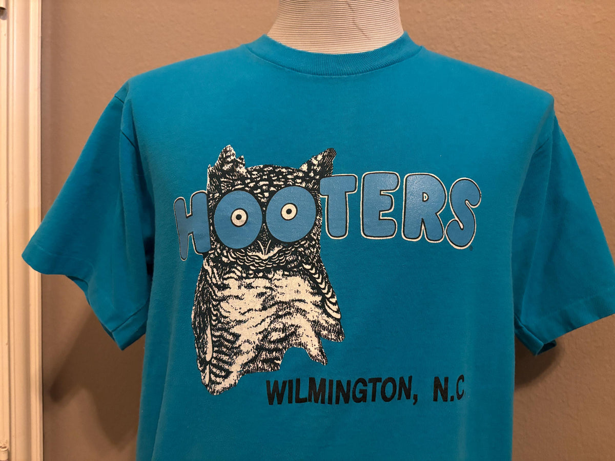 Vintage 90s Hooters Wilmington North Carolina Teal Tshirt L Graphic Tee – Bold Style · Great Gift For Fans
