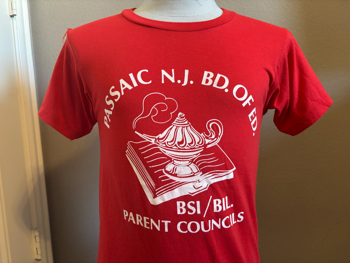 Vintage 80s Passaic NJ BD Of ED Parent Councils Book Tshirt M Graphic Tee – Warm & Stylish · Perfect For Daily Wear
