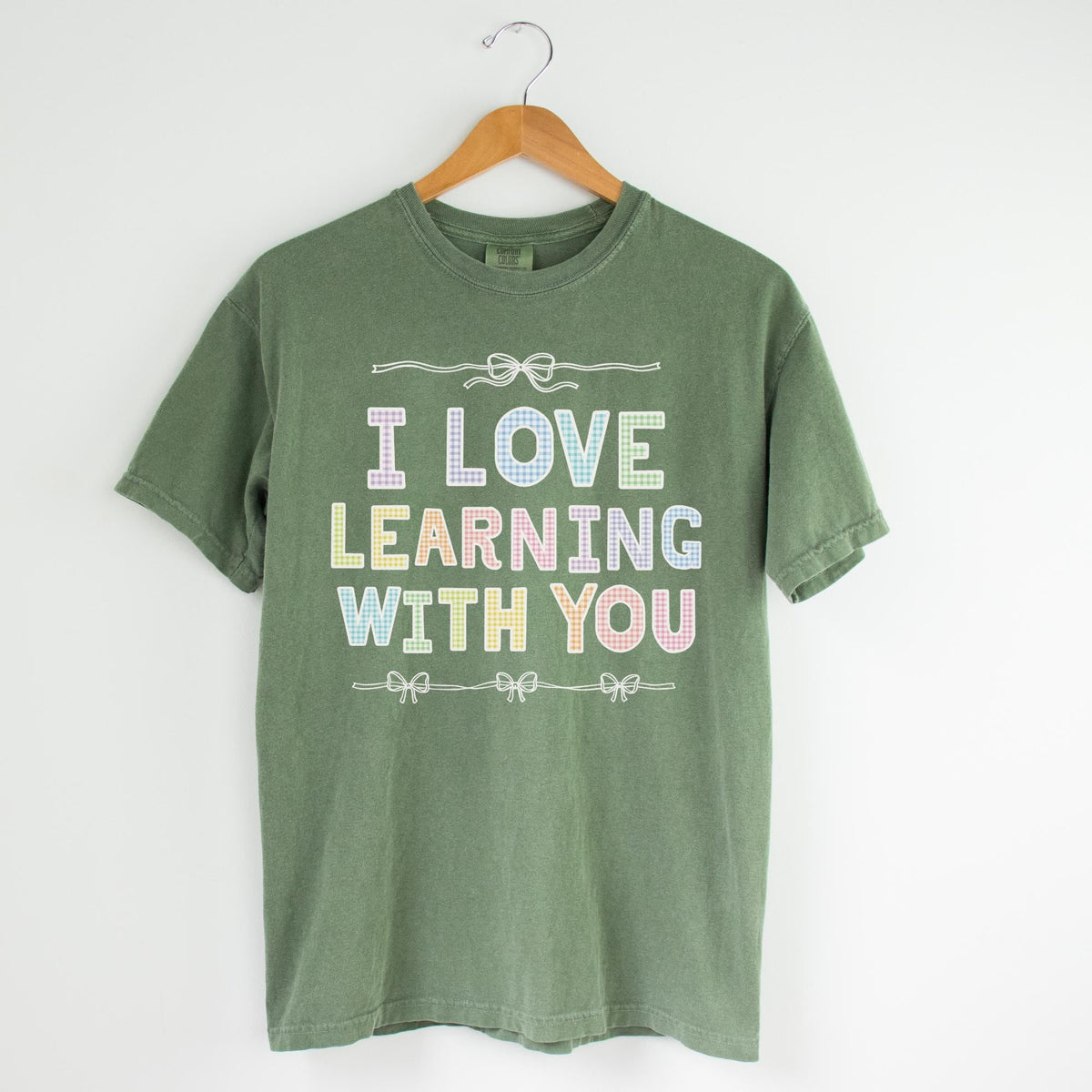 Cute Teacher Tee Shirt with Funny Saying for Elementary School Teacher or Teaching Aide I Love Learning With You Colorful 90s Aesthetic Graphic Tee – Premium Graphic · Perfect For Daily Wear