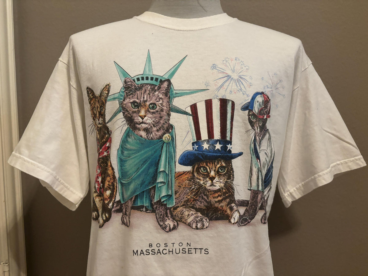 Vintage 200039s Boston Massachusetts American Cats Patriotic Kitty Tshirt L Graphic Tee – Bold Style · Trending Graphic Apparel