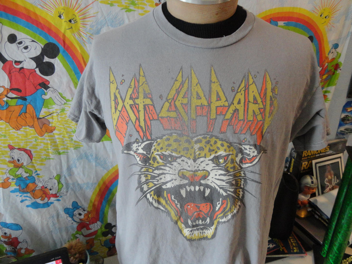 Def Leppard Tour Dates On Back Tiger Retro T Shirt M Graphic Tee – Premium Graphic · Top Pick For Any Outfit