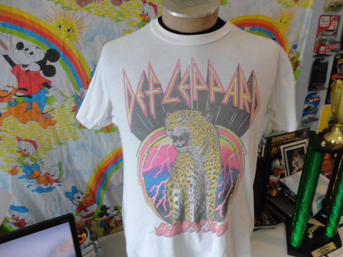 Def Leppard High N Dry Retro T Shirt M Graphic Tee – Warm & Stylish · Great Gift For Fans
