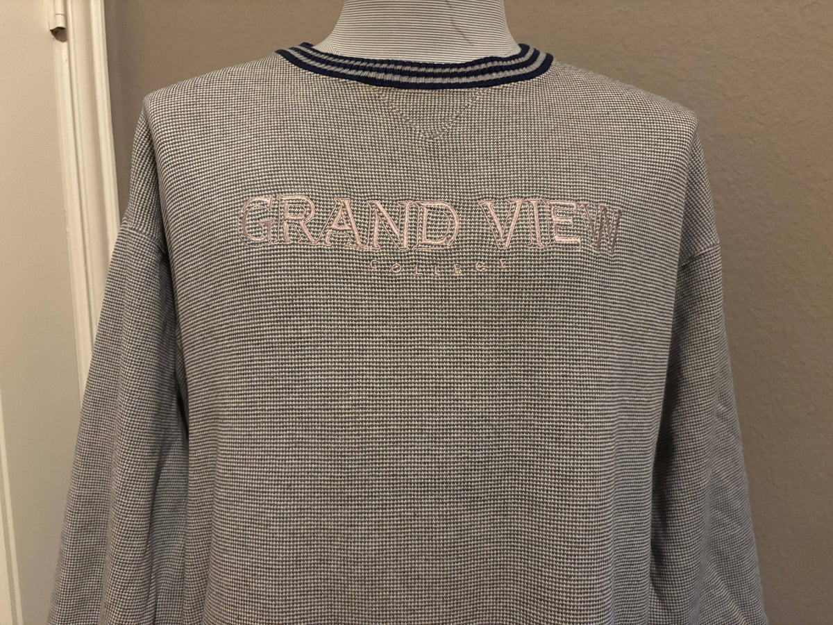 Vintage 90s Grand View College Des Moines Iowa Crewneck Sweatshirt XL Sweatshirt – Bold Style · Great Gift For Fans